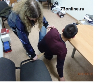 РИА: В Екатеринбурге девочка застряла в постамате Сбербанка | Радио 1