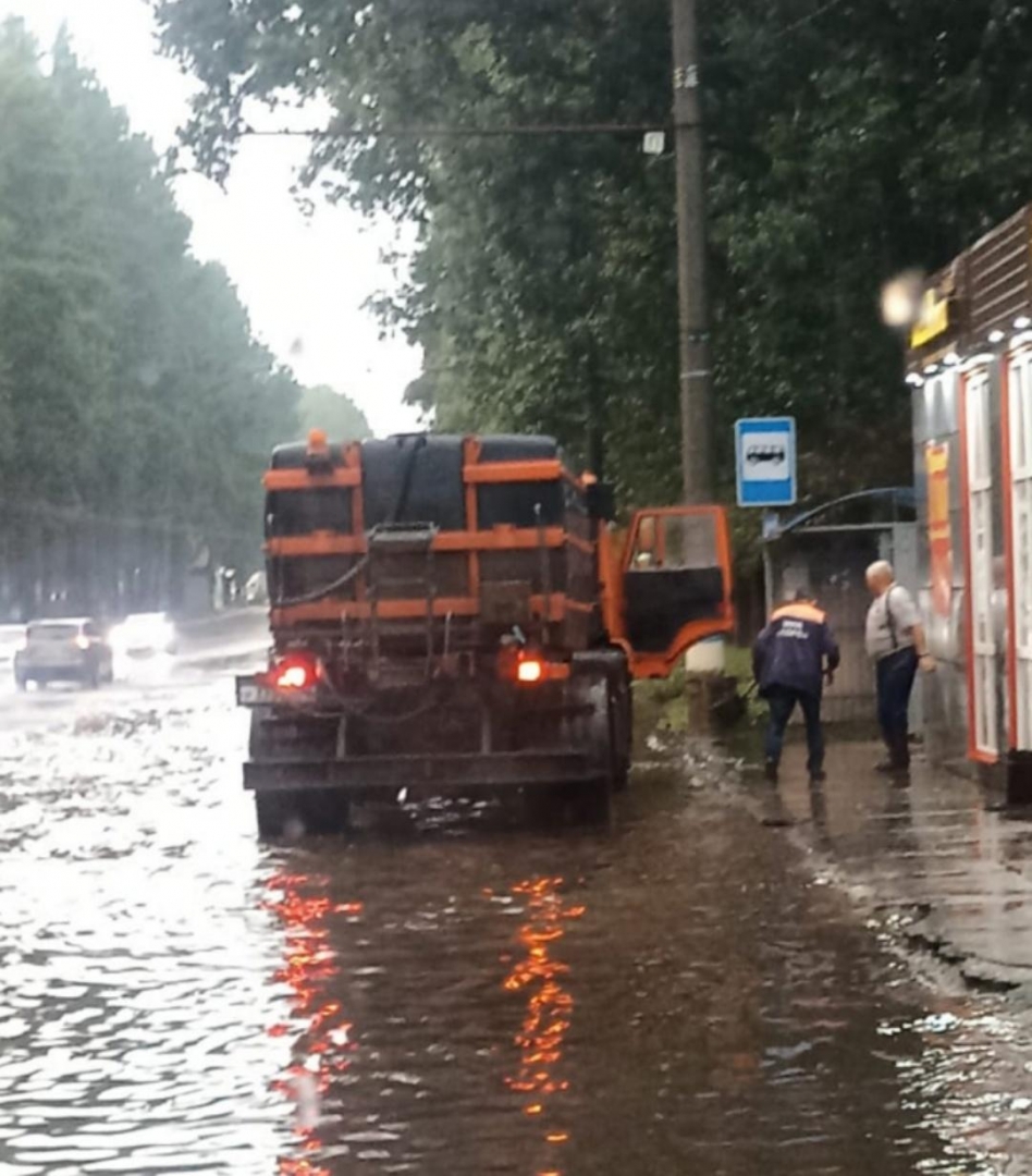 Заволжье затопило, встали троллейбусы