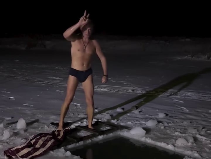 Чепухин нарубил дров под «Сектор Газа» и окунулся в прорубь под «Наутилус Помпилиус»