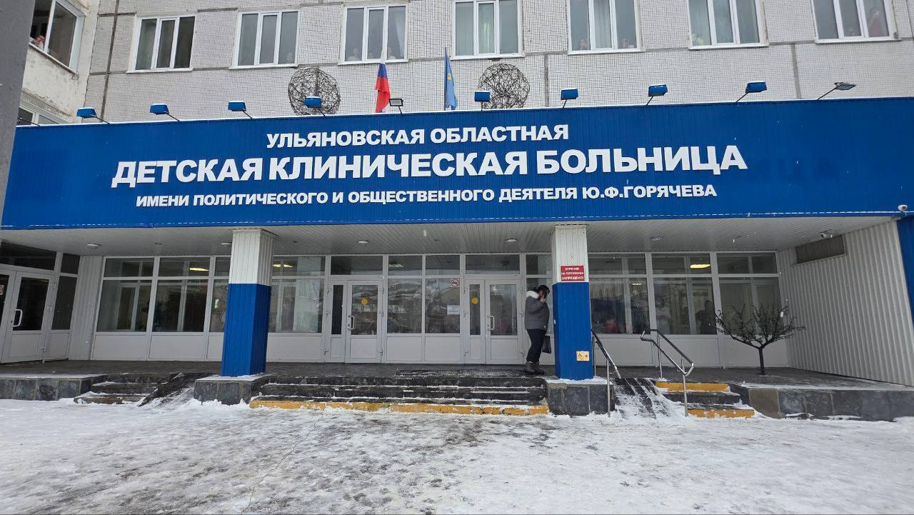 Выпавшую из окна 14-летнюю девочку доставили из Ульяновска в Москву спецбортом