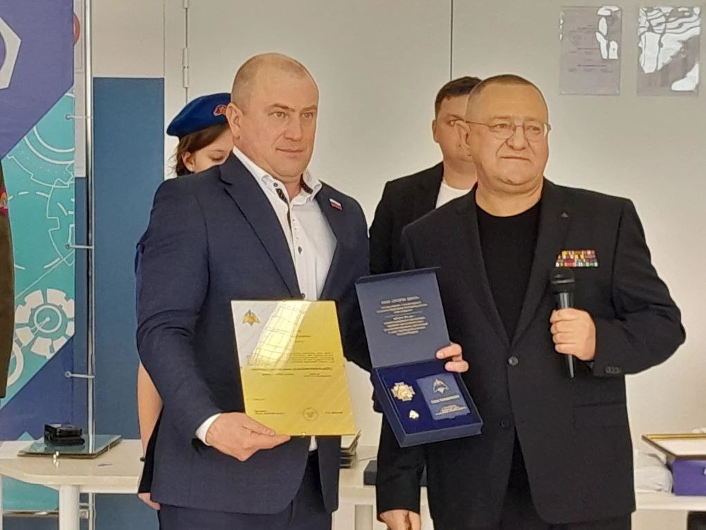 Ульяновцев за помощь СВО наградили юбилейным орденским знаком