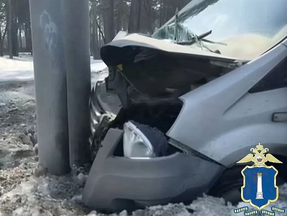 ГАЗель влетела в столб в Заволжье, водитель погиб на месте