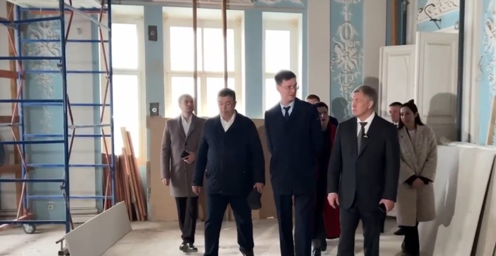 Губернатор Русских показал, как идет реставрация в Доме Языковых