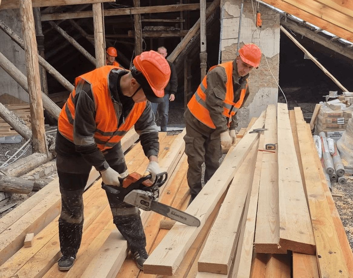 В пятиэтажке на Карла Маркса впервые с 1962 года капитально ремонтируют крышу