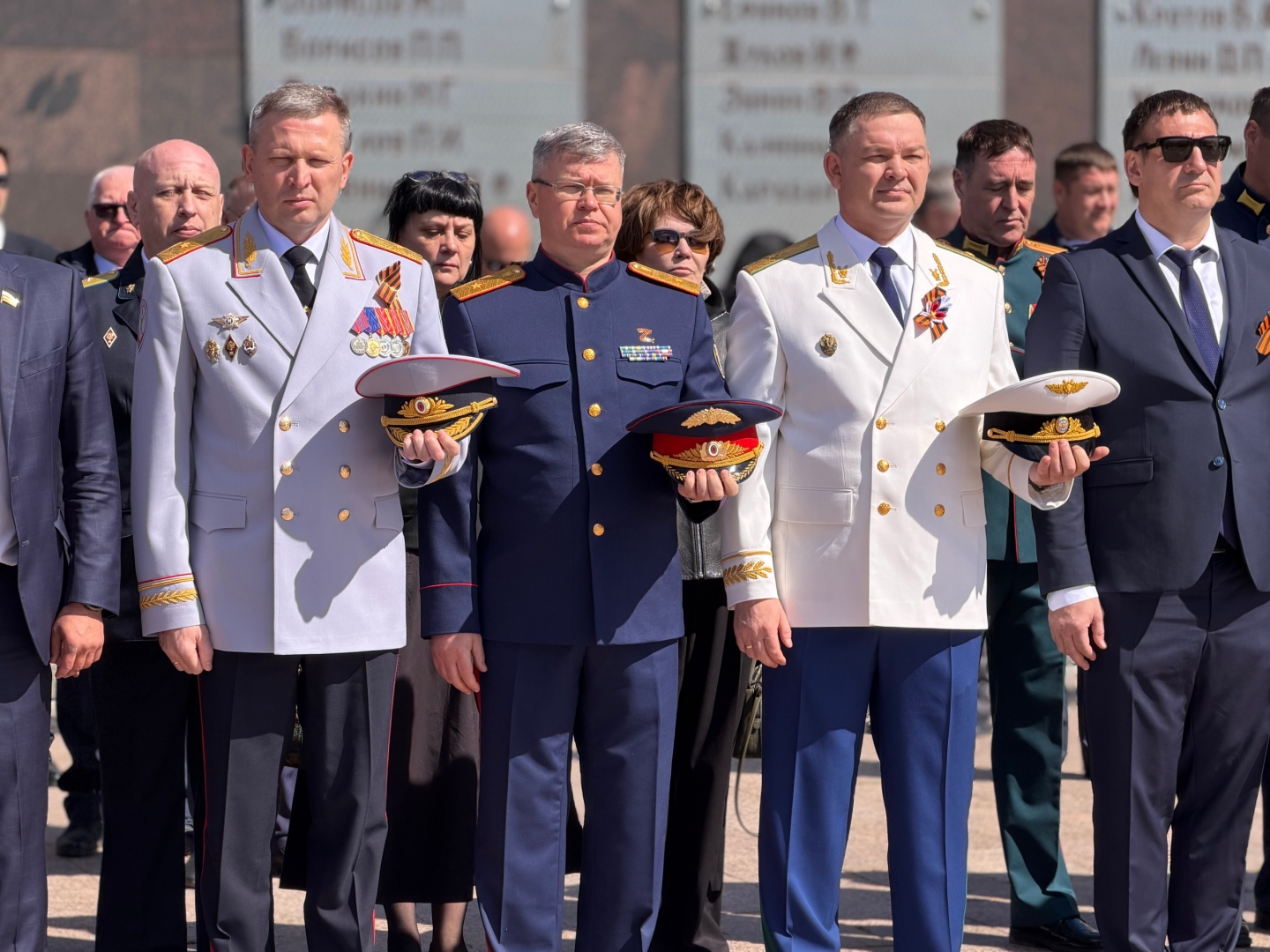 Офицеры и кадеты ульяновского Следственного комитета почтили память героев 9 Мая