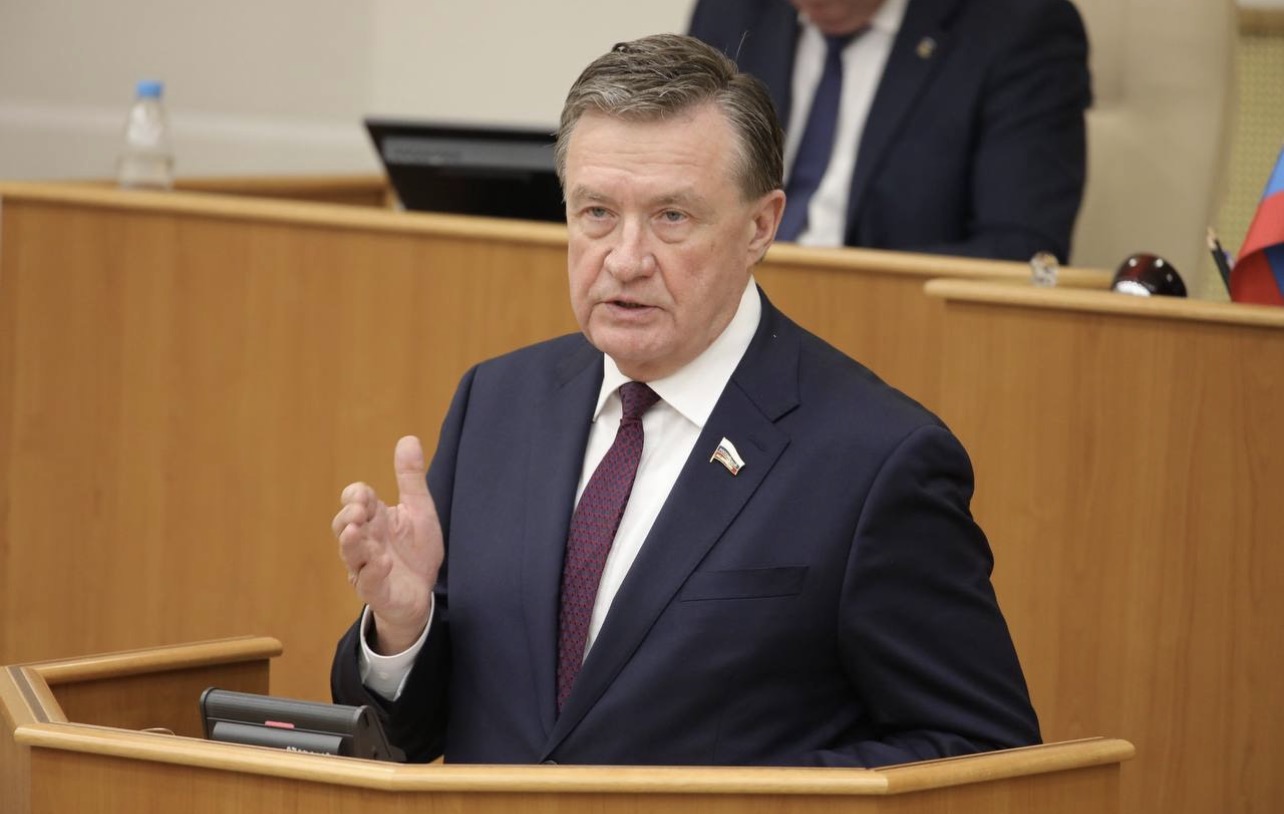 Депутаты Заксобрания единогласно приняли отчет сенатора Рябухина о работе в Совете Федерации РФ за 2025 год