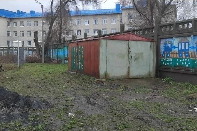 На Лихачева снесут металлический гараж
