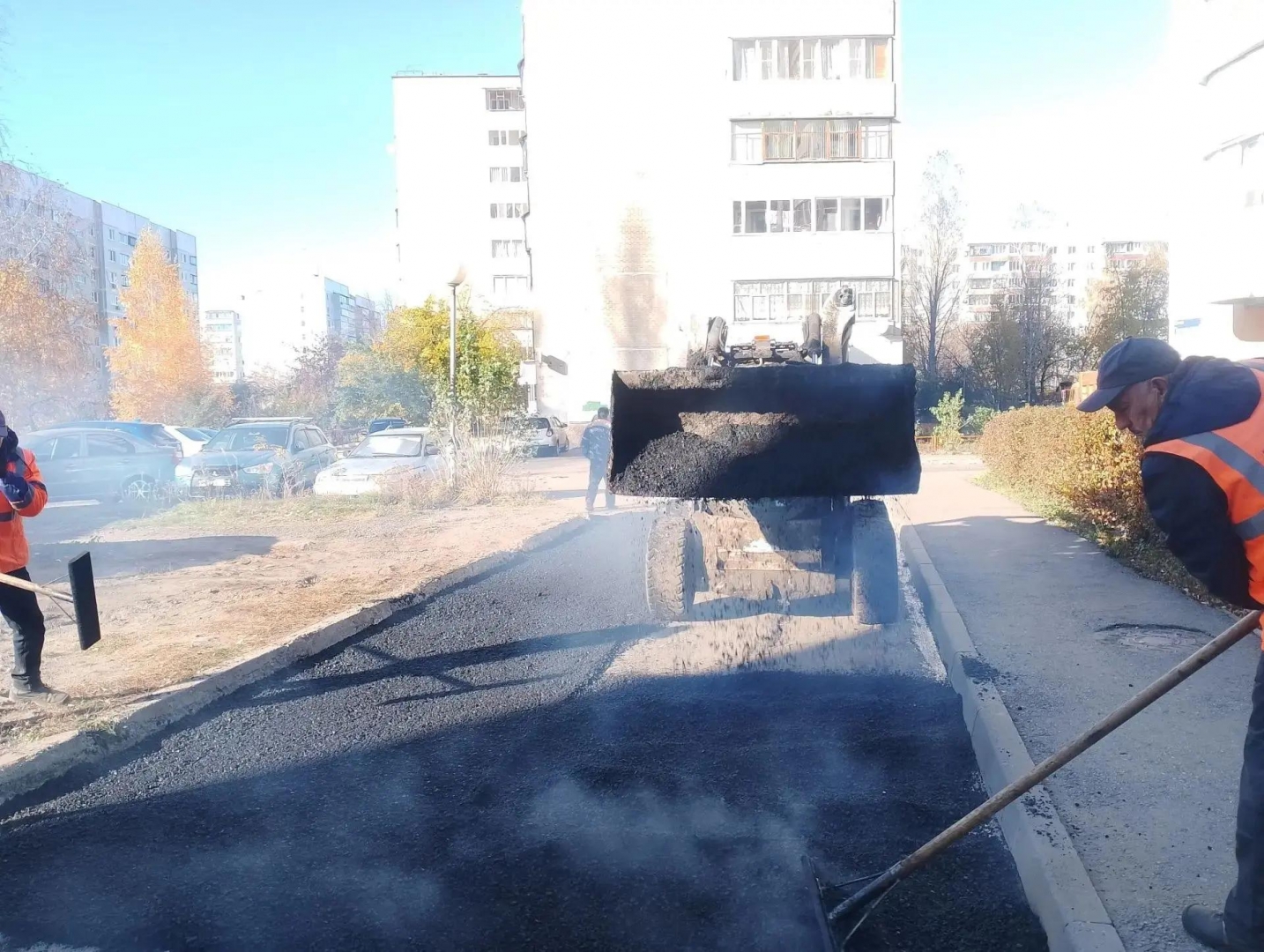 Пользуясь хорошей погодой, дорожники за сутки отремонтировали в Ульяновске восемь участков улиц