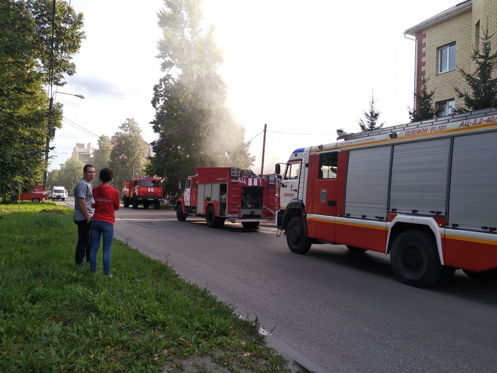 Пожар в ульяновске сейчас. Дом пожарных в Ульяновске. Пожар на Красноармейской Ульяновск. Красный Гуляй Ульяновская область пожарка.