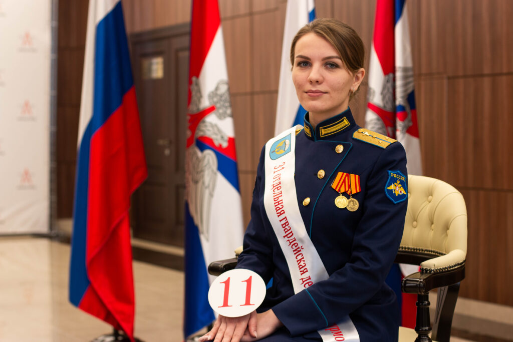 Военный врач Дарья Светяш стала Королевой бала ВДВ