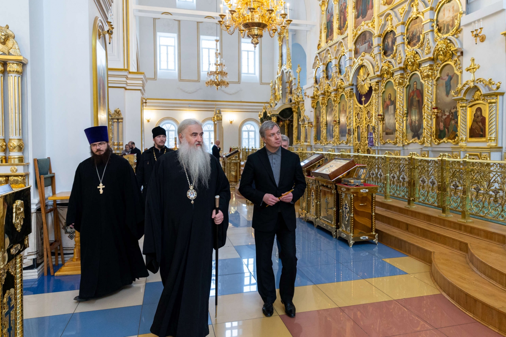 Митрополит Лонгин показал Алексею Русских Спасо-Вознесенский собор