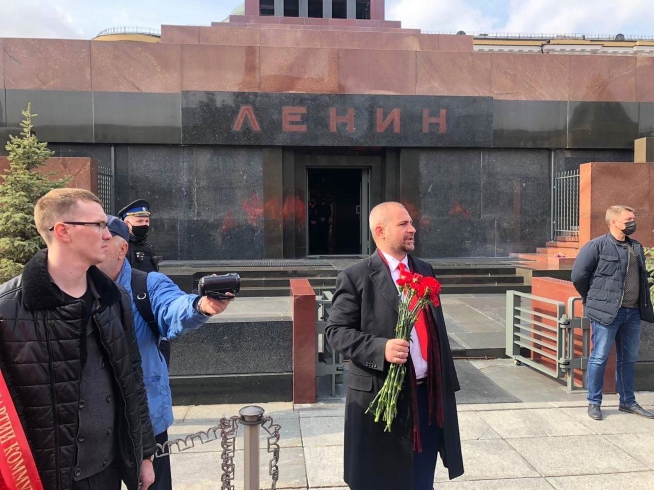 Ульяновские Коммунисты России возложили цветы к мавзолею в честь дня рождения В.И.Ленина