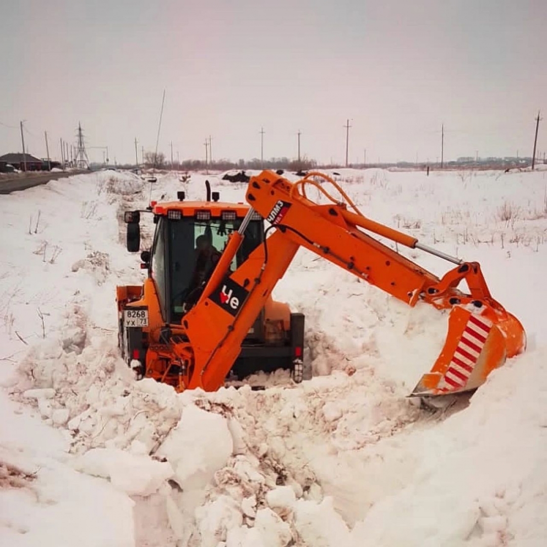 Ленинский район чистят от снега