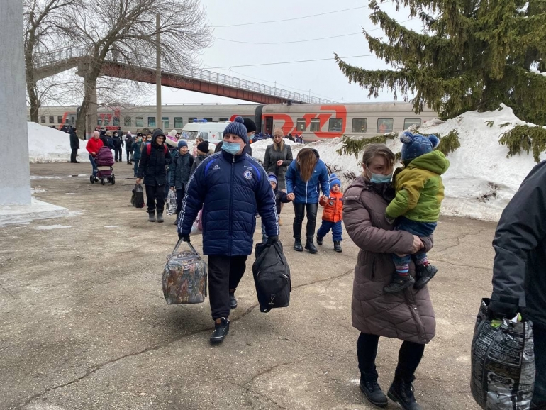 Губернатор Русских ждет еще 400 беженцев из Донбасса