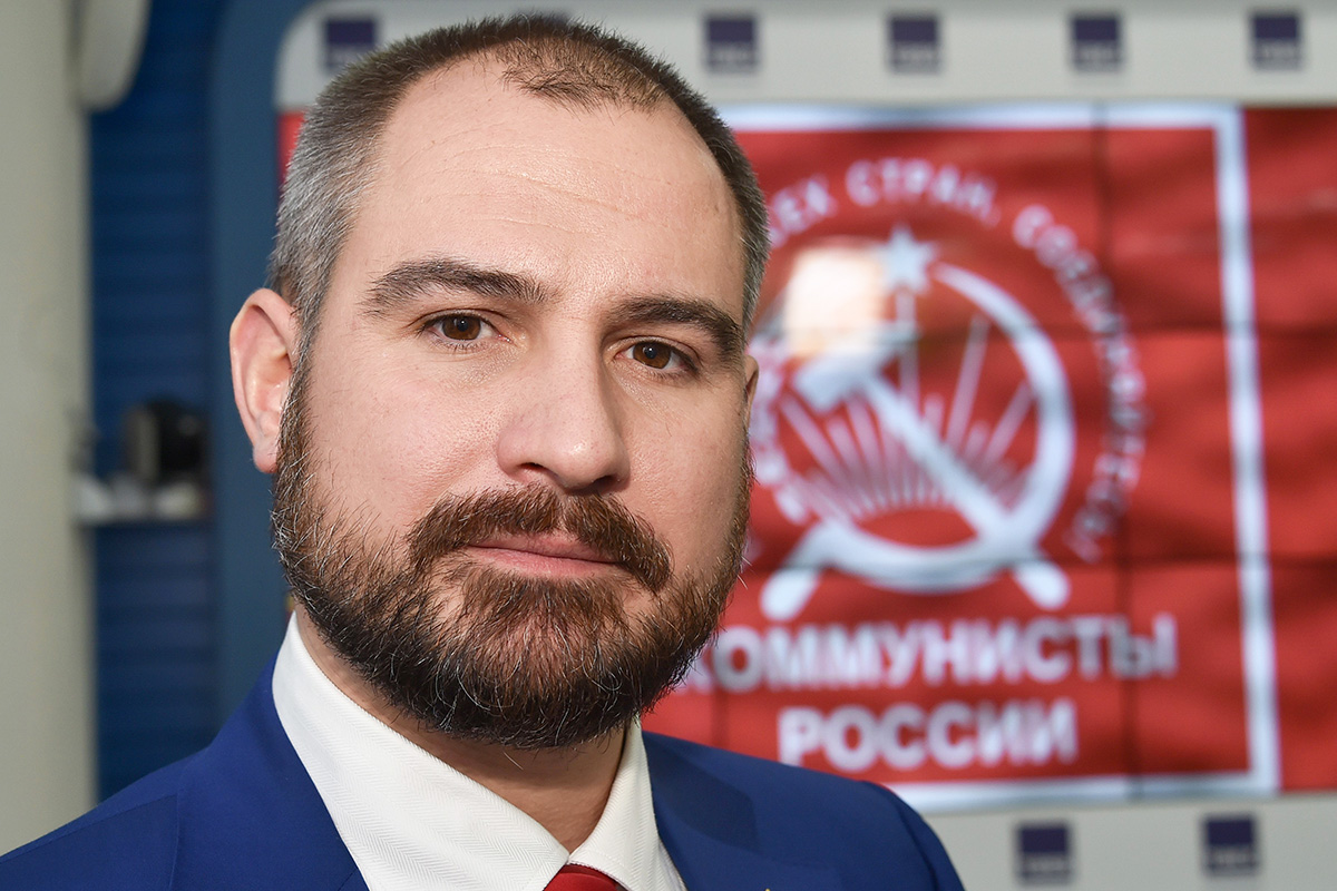 Красный скандал: у вице-спикера Сурайкина отнимают партийную должность