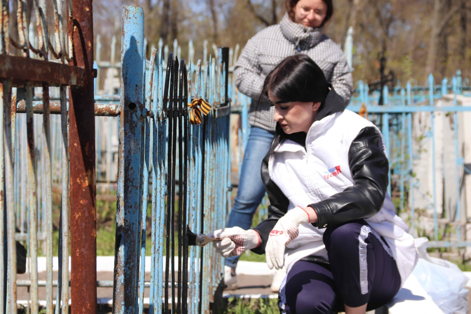 Ульяновские волонтеры благоустраивают могилы участников Великой Отечественной