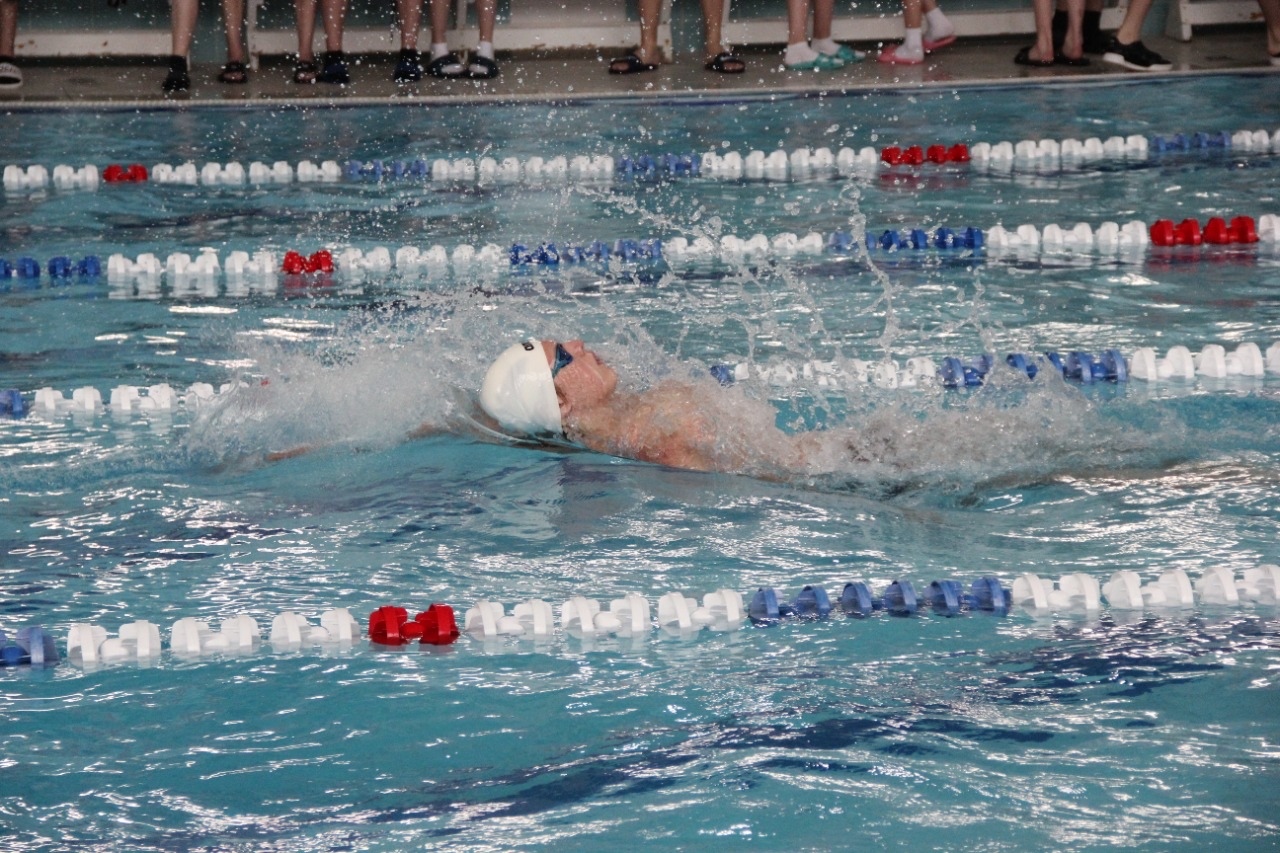 Ульяновский «Торпедо» принял соревнования по плаванию. Гвоздев пожелал спортсменам быстрых секунд