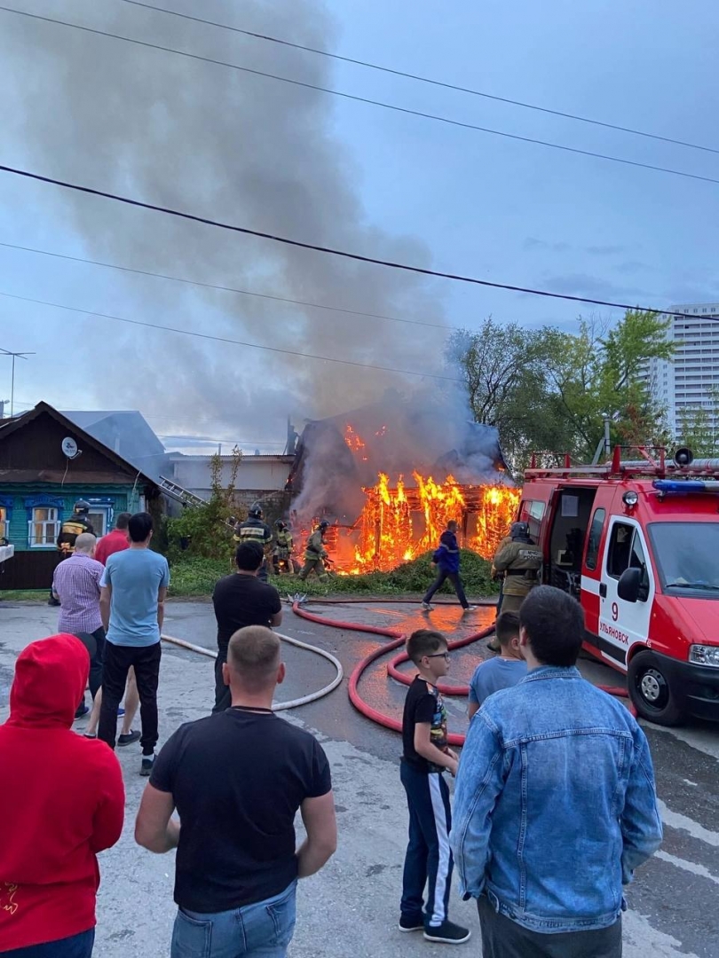 Крупный пожар в центре Ульяновска: фото