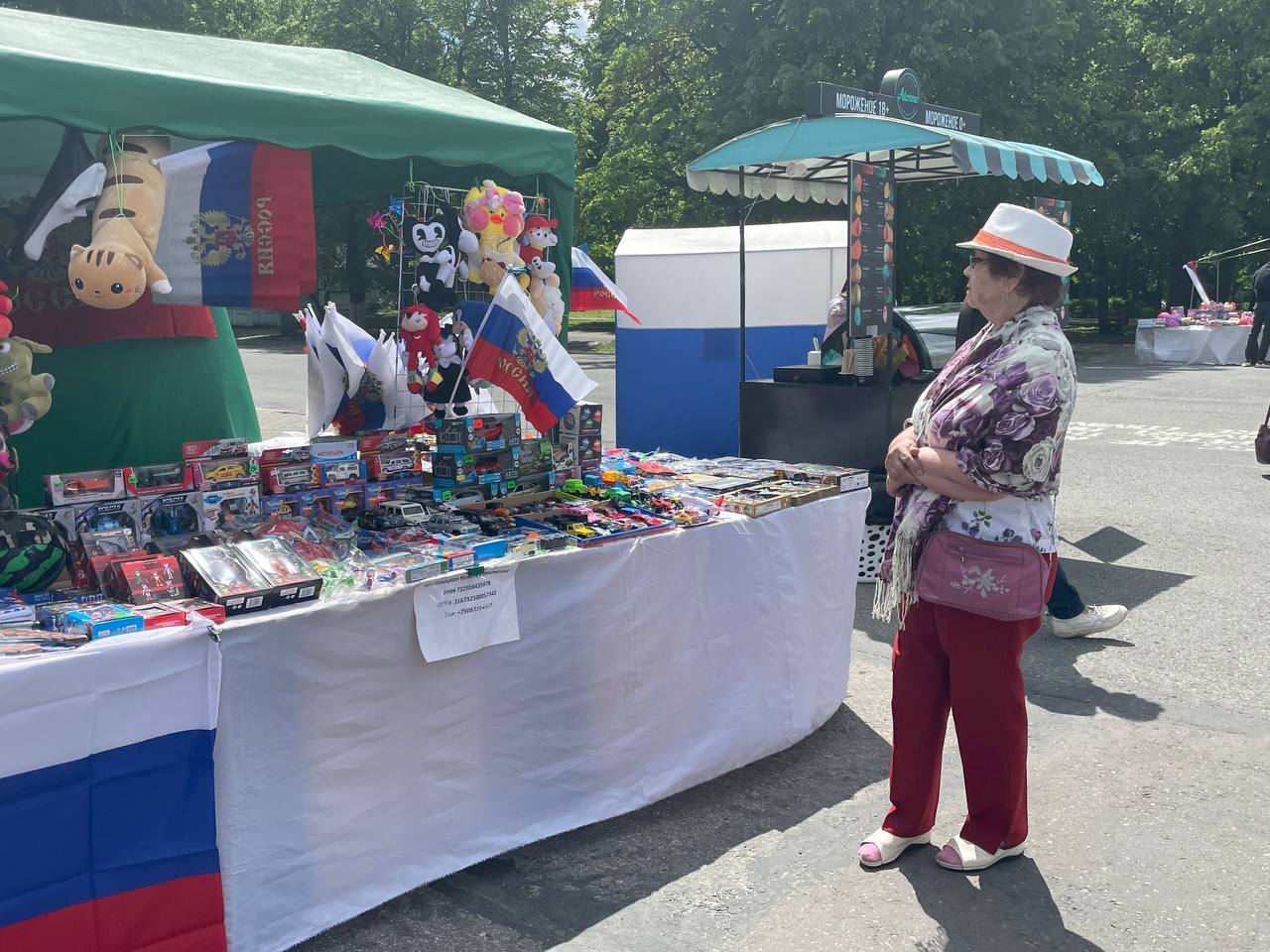 От 100 рублей: в Ульяновске в День России продавали триколор