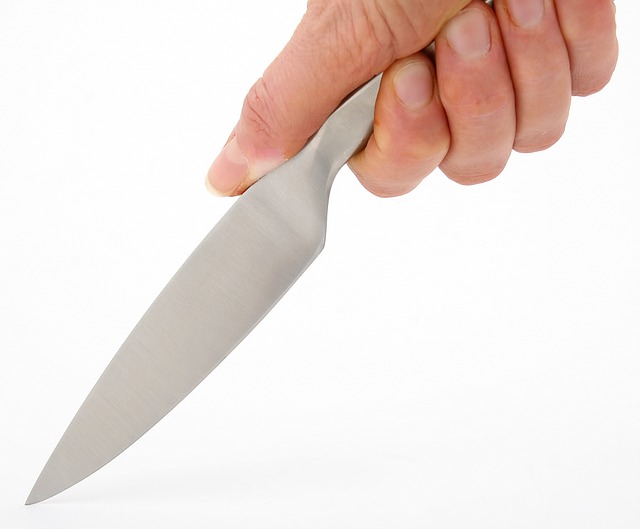 Женщина изрезала ножом ульяновца. Раненого спасли врачи
