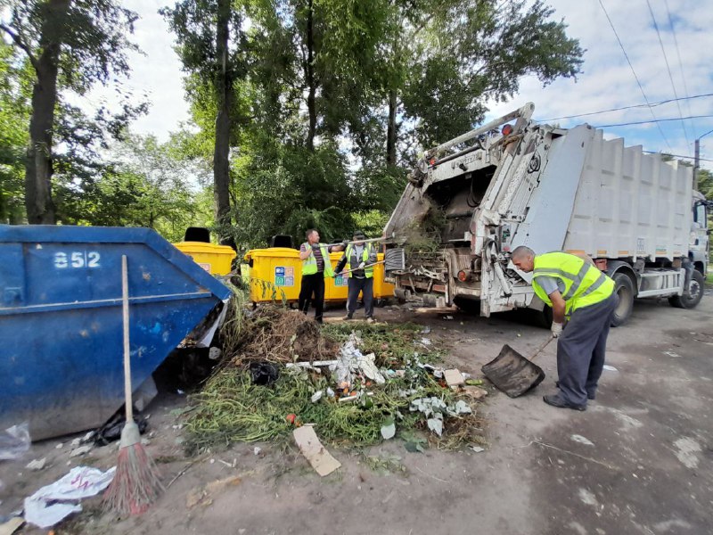 Хлам и антисанитария: общественники проверили контейнерные площадки для мусора в Заволжье