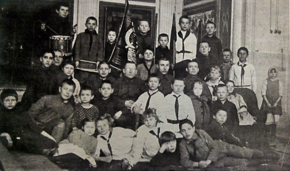 Заря симбирской пионерии: нехватка галстуков и запрет на игру в футбол
