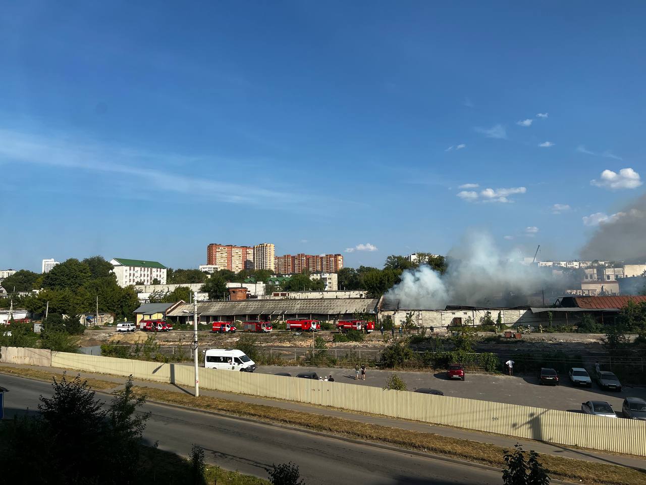 Пожар на Транспортной: горит заброшенный склад