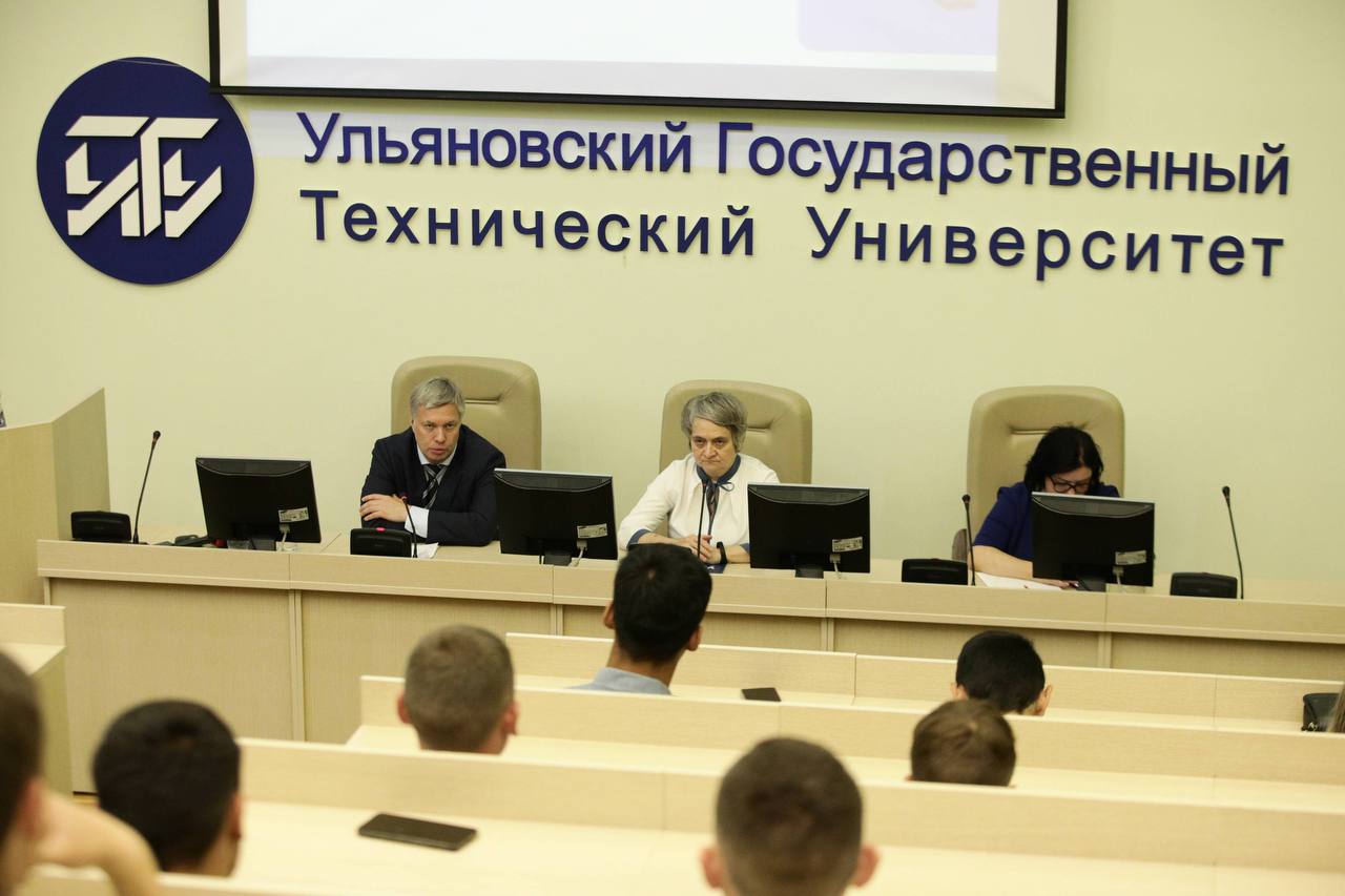 Глава региона Алексей Русских поздравил студентов УлГТУ с началом нового учебного года