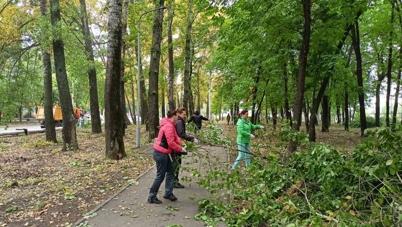 По просьбам жителей от мусора чистят ульяновские улицы