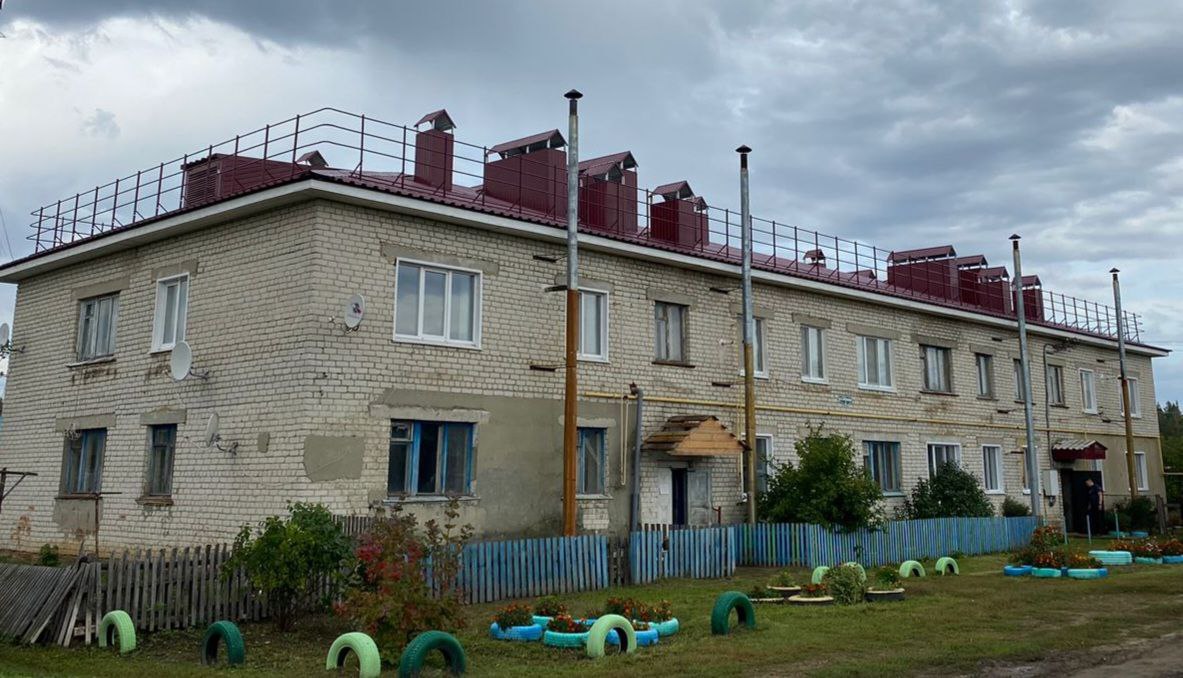 В Кузоватовском районе спустя 45 лет отремонтировали крышу дома
