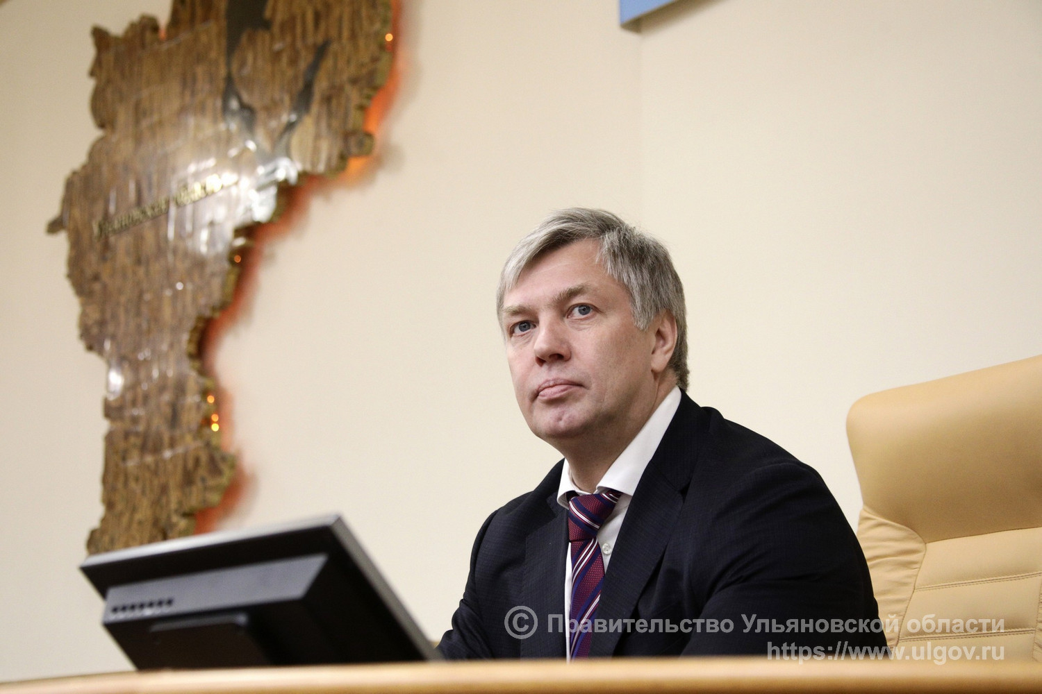 Губернатор Русских предложил кабинету министров работать без отпусков и выходных