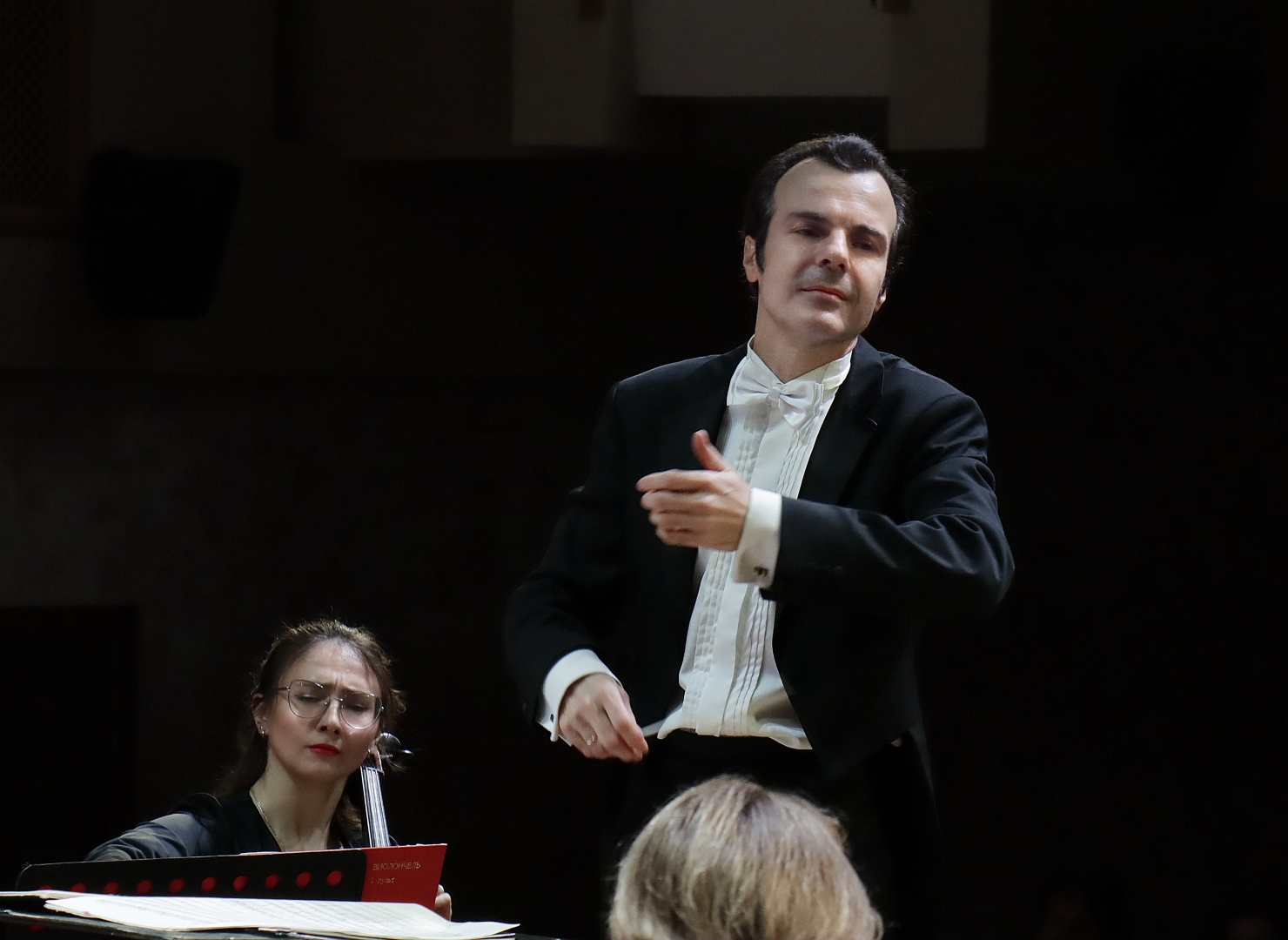 Новый дирижер симфонического оркестра Данилов о чувствах, шутках и футболе
