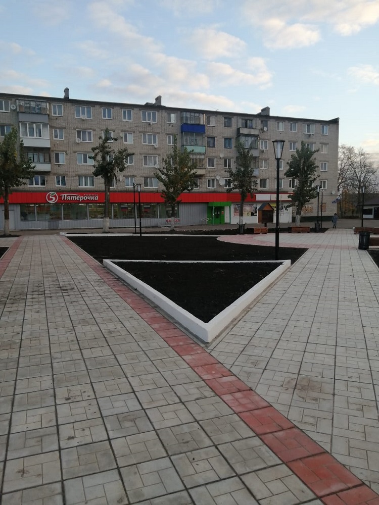 Центральная площадь в посёлке Силикатном обретает новый вид