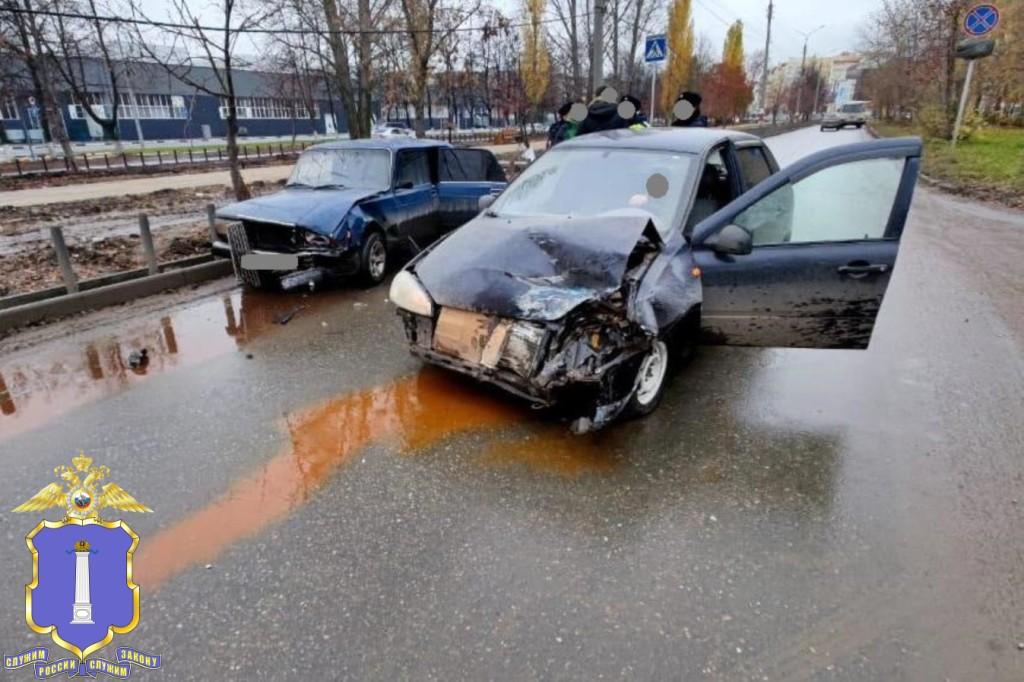 В Димитровграде девушка на «Калине» протаранила машину начинающего водителя