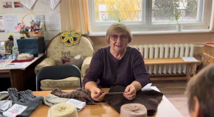 Ульяновские бабушки вяжут носки, перчатки и балаклавы для десантников