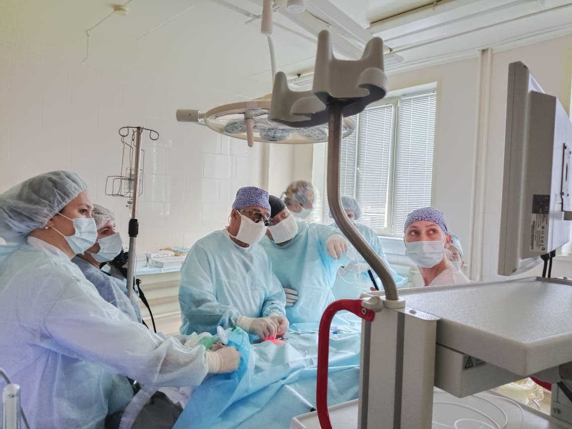 «Мы плачем от счастья!» Московский хирург провел уникальные операции для паллиативных детей в Ульяновске