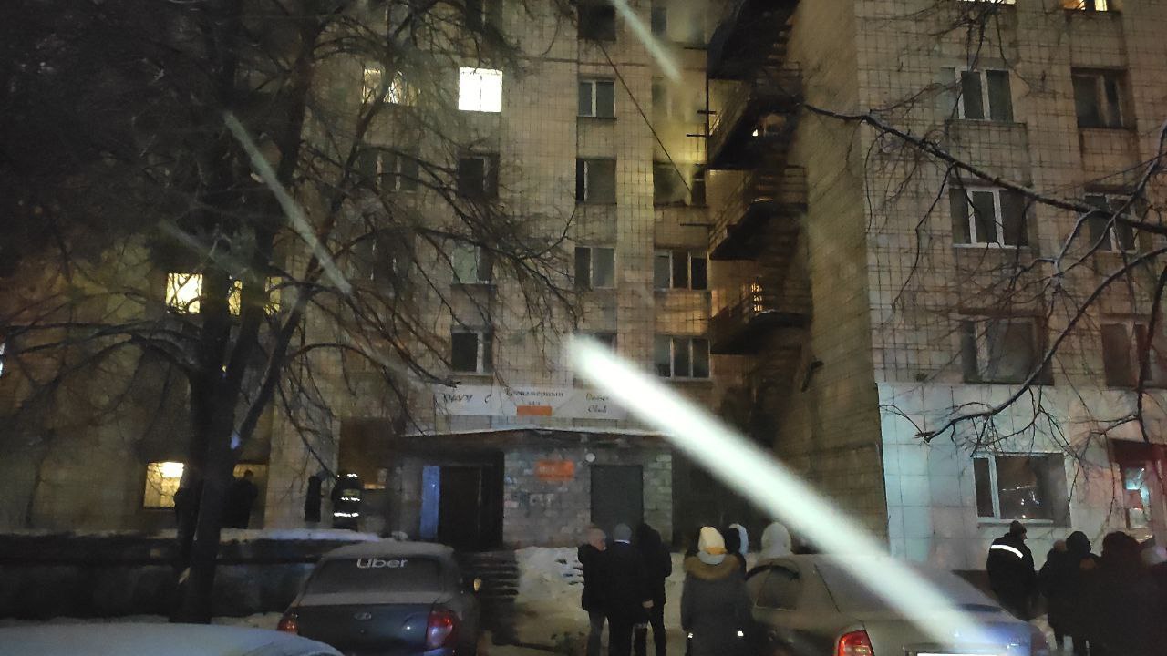 «Требовалась экстренная эвакуация»: подробности ночного пожара на Пушкарева