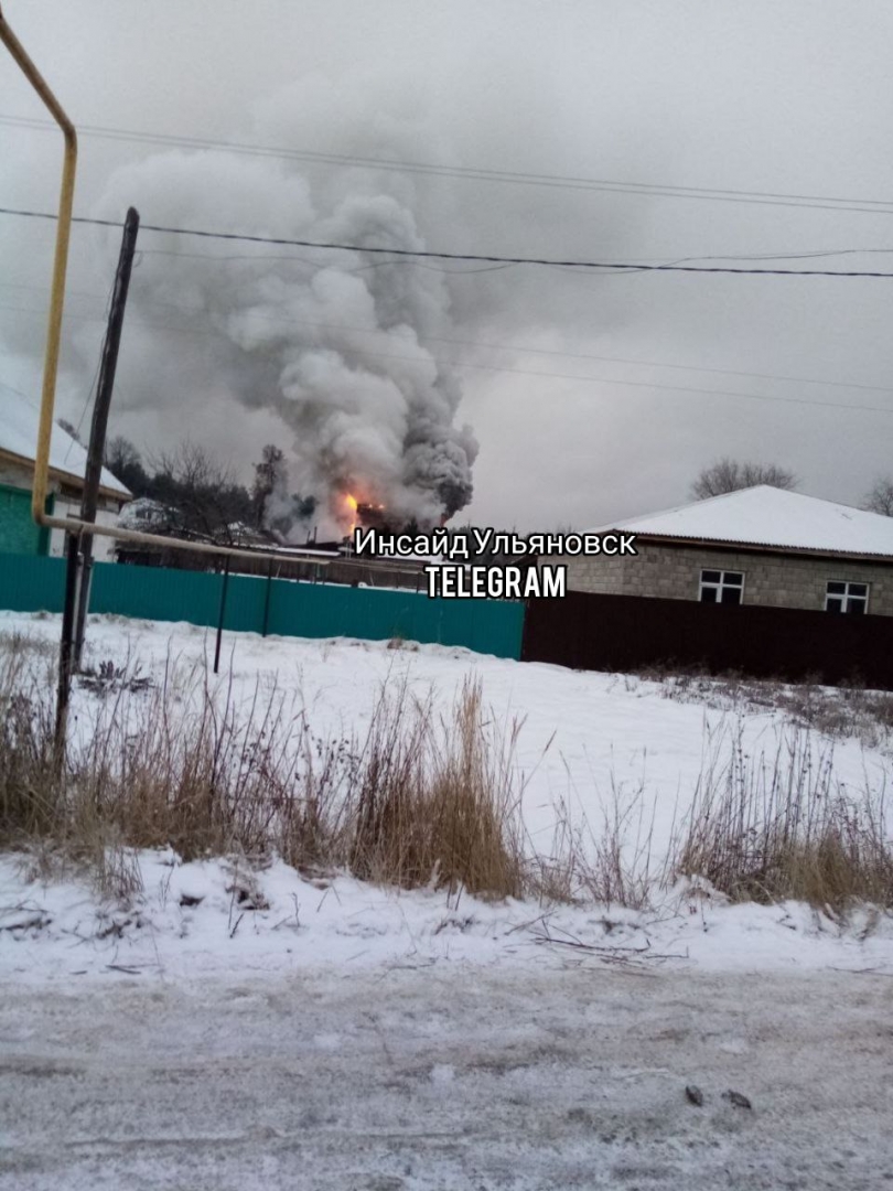Серьезный пожар в Заволжье: под угрозой возгорания несколько жилых домов