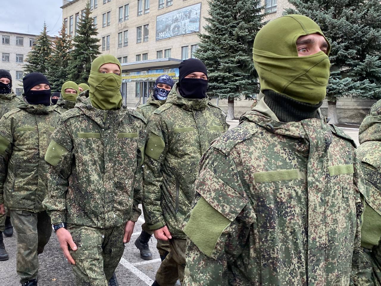 Ульяновским бойцам передали гуманитарный груз и два автомобиля УАЗ