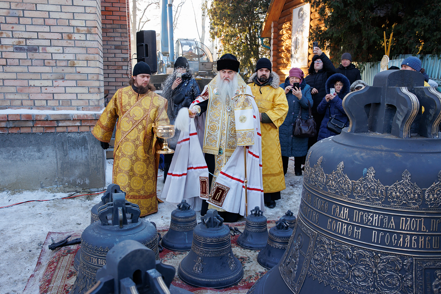 Вавилин, Харлов и Сафронов помогли купить колокола для храма Невского
