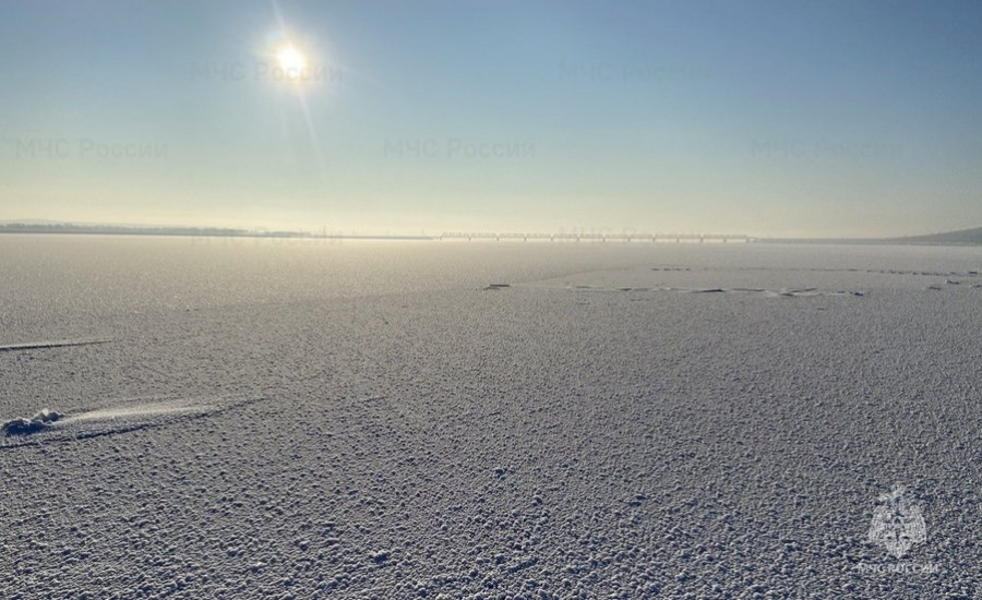 Спасатели замерили толщину льда на водоемах Ульяновска: выходить на него все еще опасно