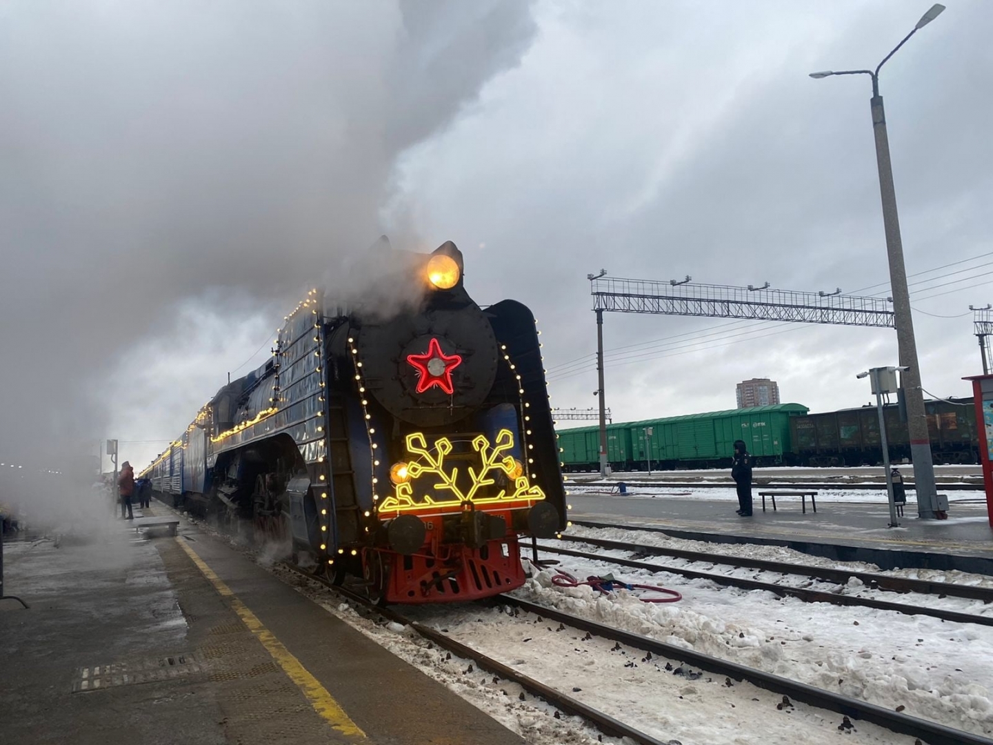 В Ульяновске встретили поезд Деда Мороза