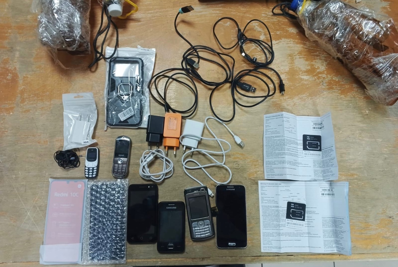 В ульяновскую колонию пытались забросить семь телефонов