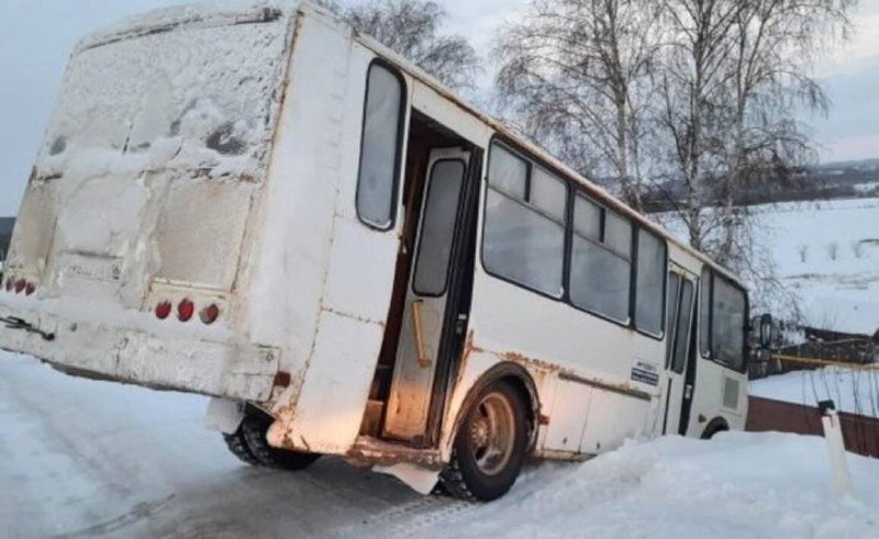 На трассе «Казань-Ульяновск» пассажирский автобус съехал в кювет