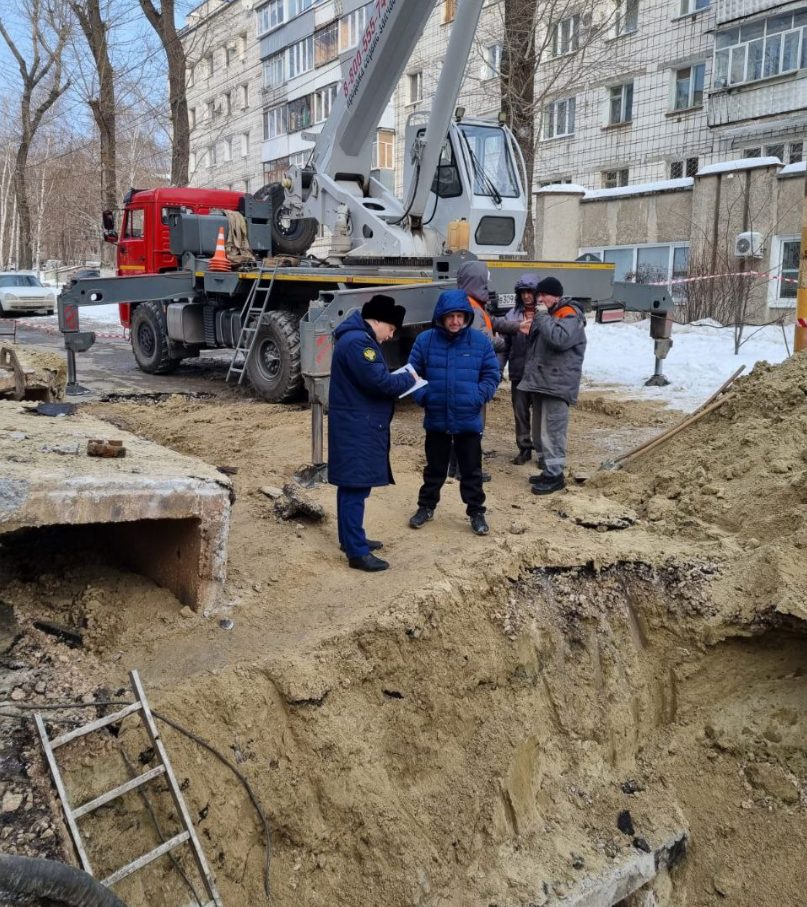 Прокуратура выехала на место повреждения теплотрассы в центре Ульяновска (видео)