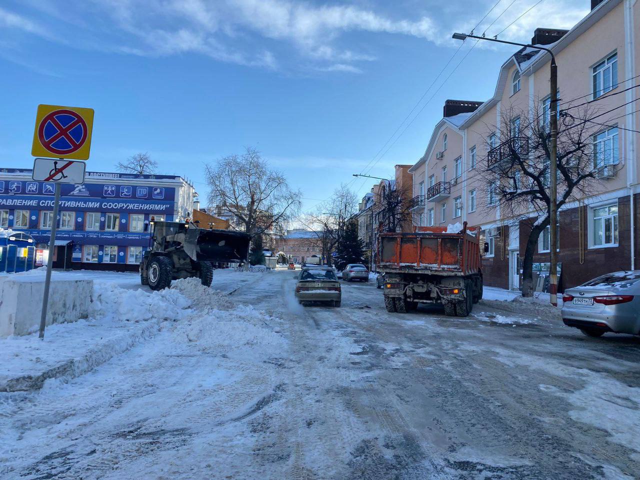 Дорожники вывели на улицы Ульяновска 75 единиц спецтехники