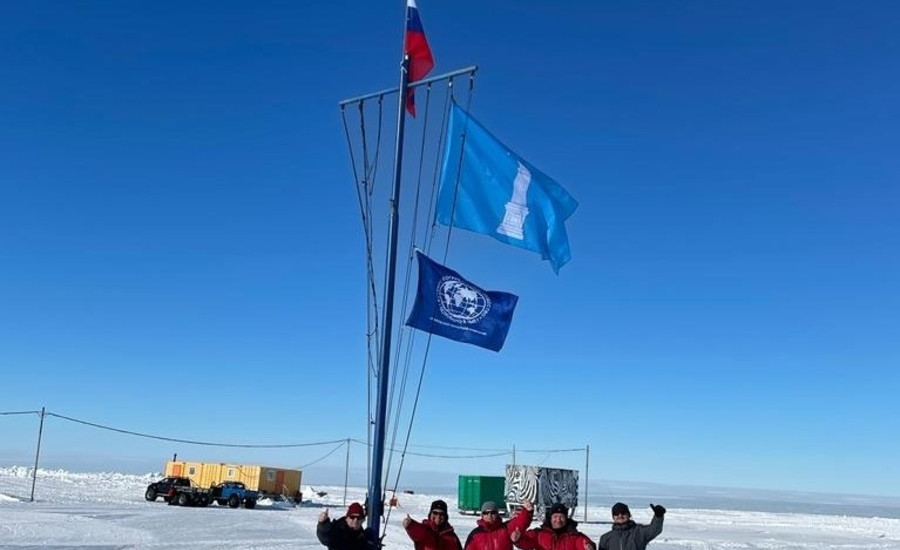 Боссы «Волга-Днепра» подняли флаг Ульяновской области в небе над Антарктидой