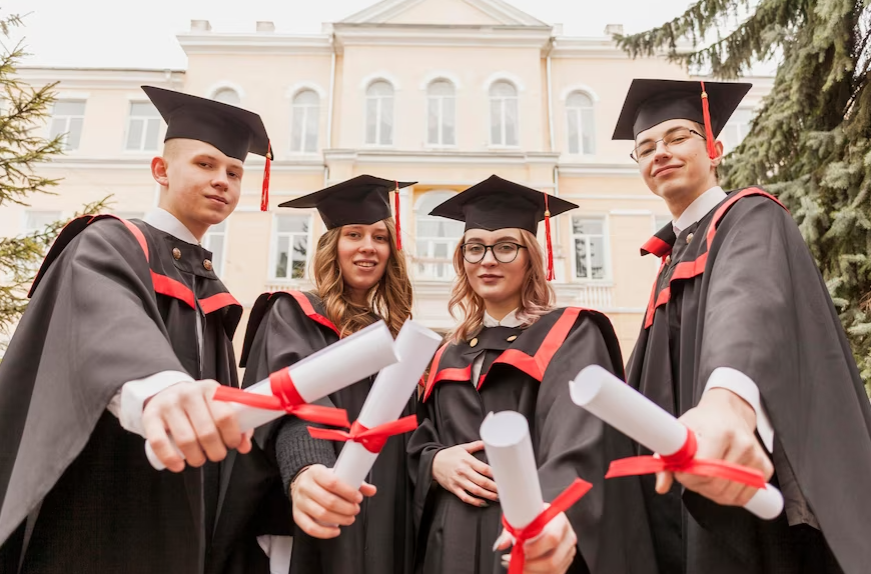 Преподавать в магистратуре. Студенты выпускники. Магистратура. Магистратура на кого учатся. Магистратура срок обучения.