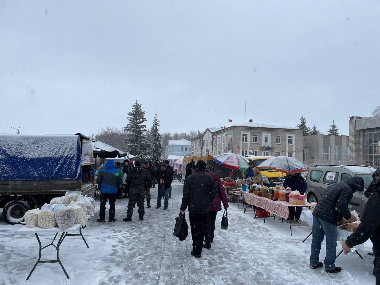 На сельхозярмарке в Ишеевке и Чердаклах ульяновцы оставили 3,3 млн рублей