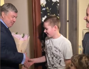 Алексей Русских навестил семью мобилизированного в Димитровграде